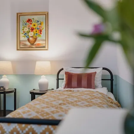 Apartment Mikolajska 2 *